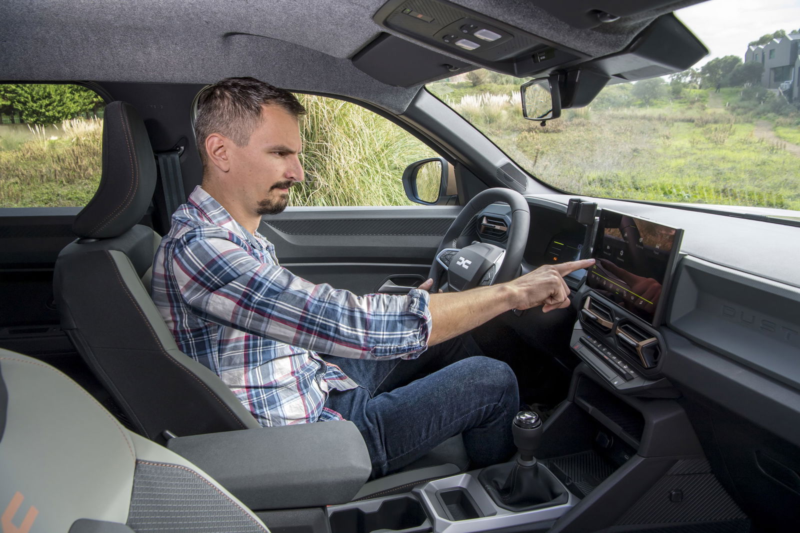 2024 Dacia Duster - infotainment operation